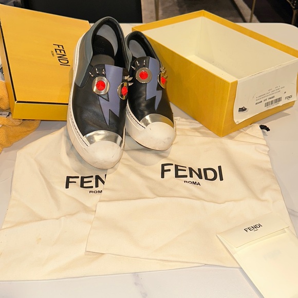 FENDI SLIP ONS LOAFERS EYES & EYELASH DETAIL. VERY GOOD CONDITION. RARE - Picture 12 of 16